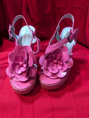 Vera Wang Lavender Label Pink Patton Leather Wedges